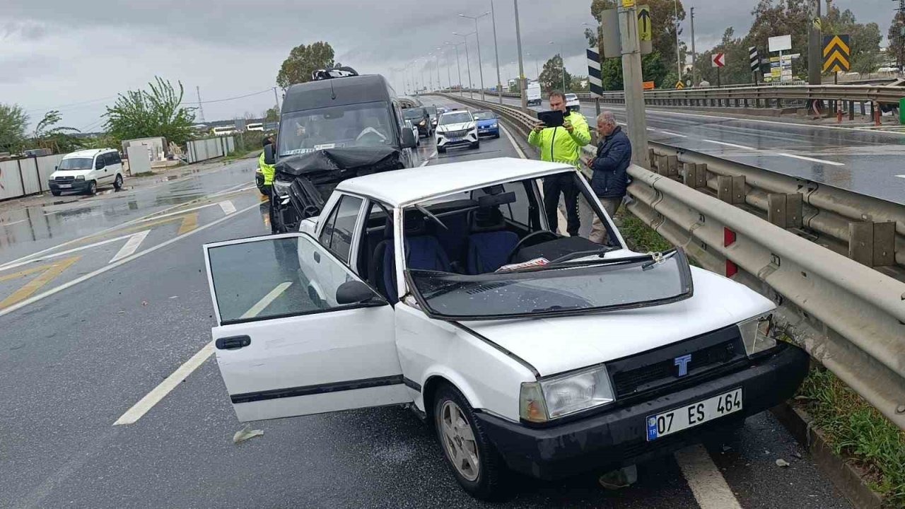 Antalya’da intihar teşebbüsü gibi kaza güvenlik kamerasında