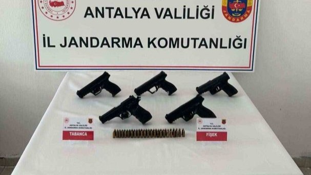 Antalya’da kaçak silah operasyonu