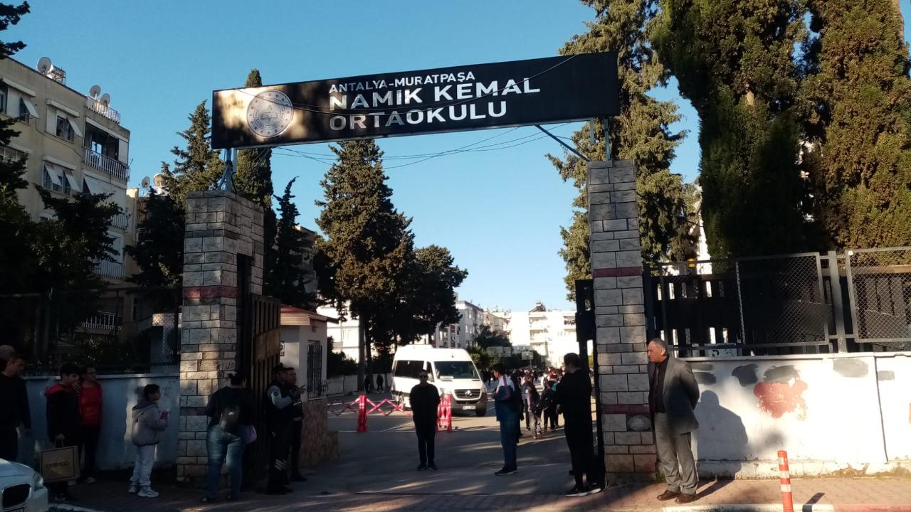 Antalya’da okul girişlerinde sıkı denetim