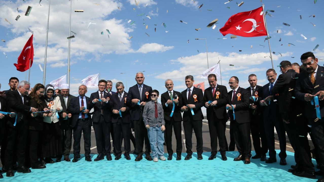 Antalya'da ulaşım ağı güçleniyor! Bakanlar açılışını yaptı