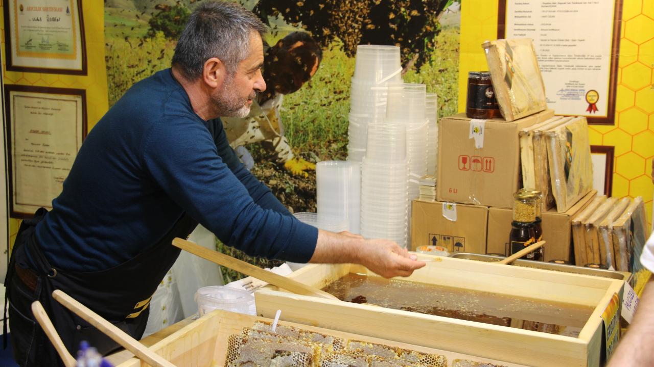 Antalya'da Yöresel Ürünler Fuarı'da Erzurum ürünleri tanıtıldı