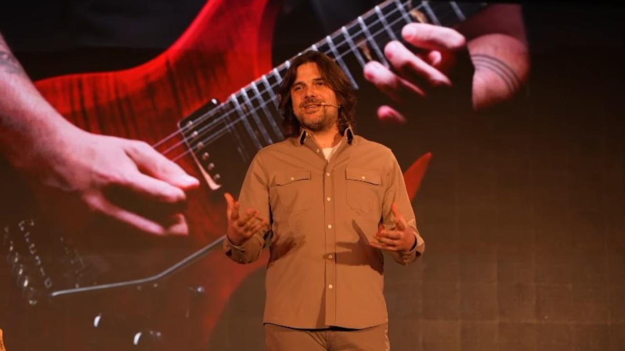 Antalya’dan dünya sahnesine! Cem Köksal’ın hedefi “Dünyanın en iyi gitarı Türkiye’den çıkacak”