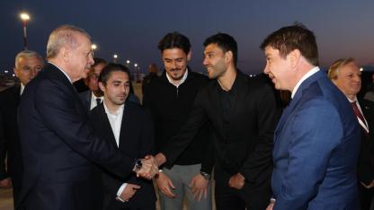 Antalyasporlu futbolcular Cumhurbaşkanı Erdoğan’ı yolcu etti