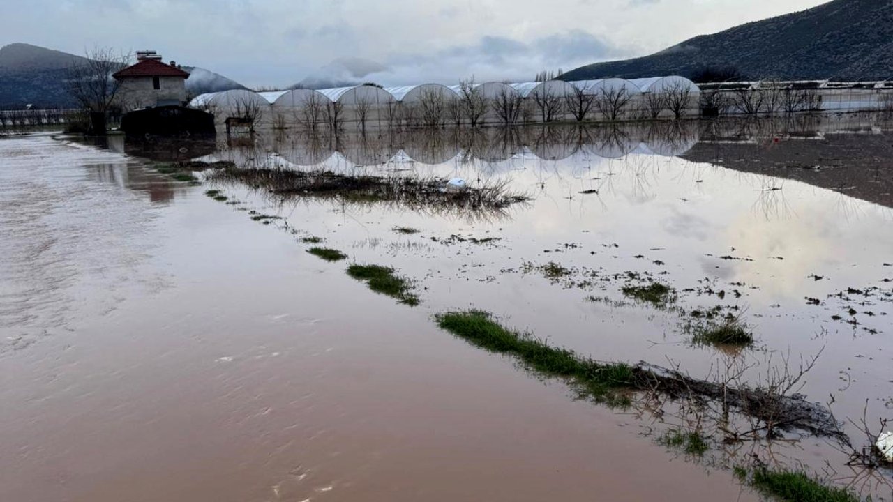 Antalya'yı sağanak vurdu