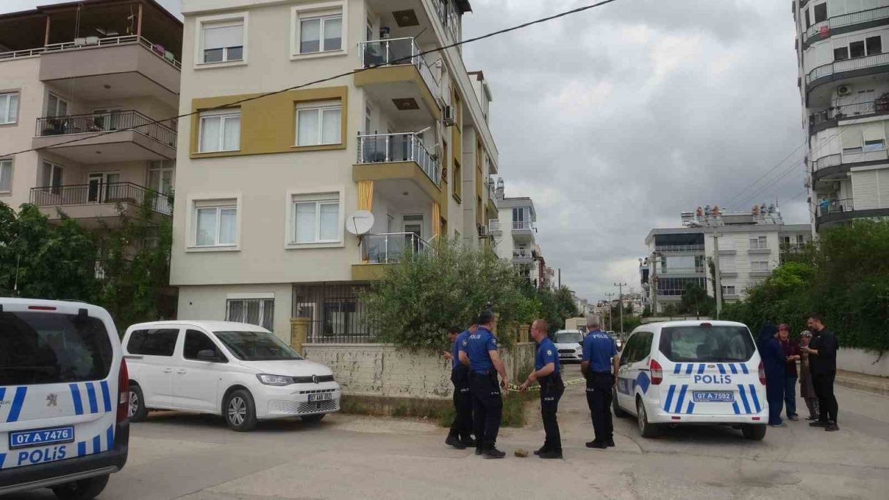 Aracın anahtarını vermeyen annesine sinirlenince eve pompalı tüfekle ateş açtı