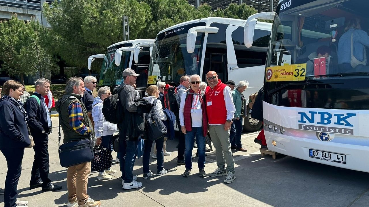 Avusturyalı emekli turistler Marmaris'i tercih etti, ilk kafile geldi