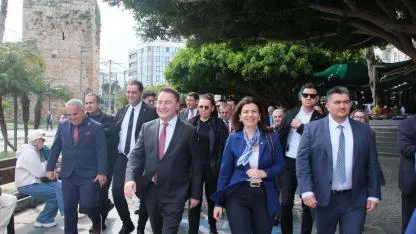 Babacan Antalya’da esnafla buluştu