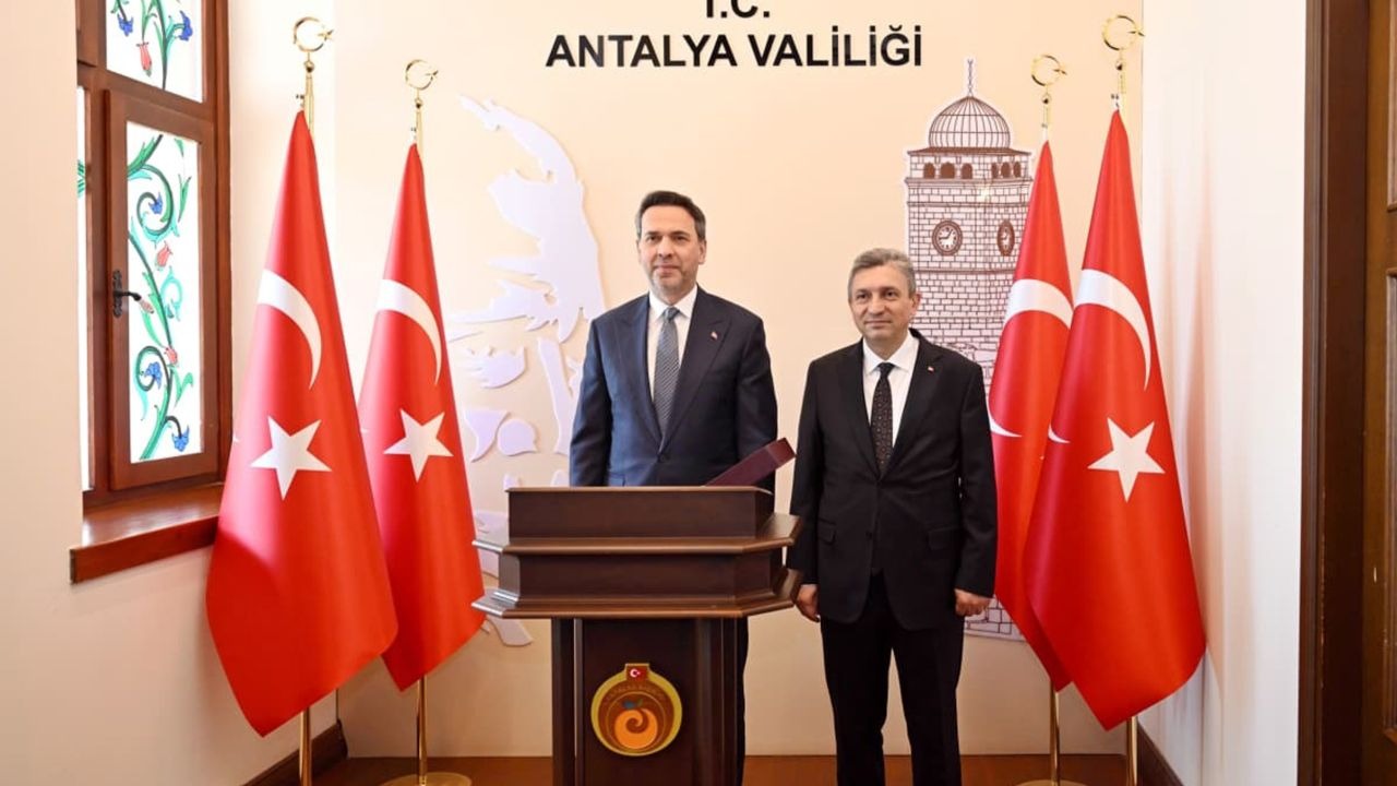 Bakan Bayraktar’dan Antalya Valiliğine ziyaret