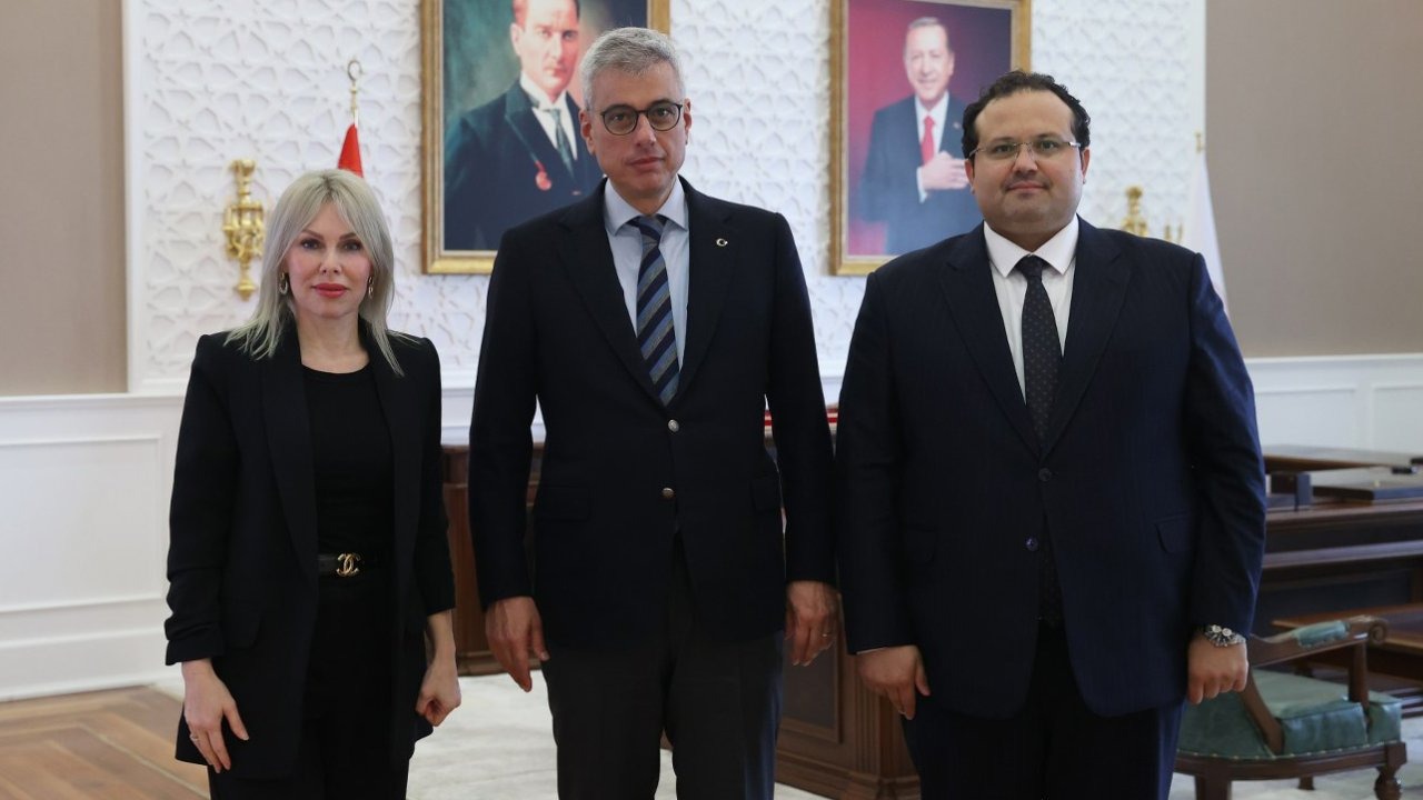 Bakan Memişoğlu'na CAR-T Merkezi sunumu