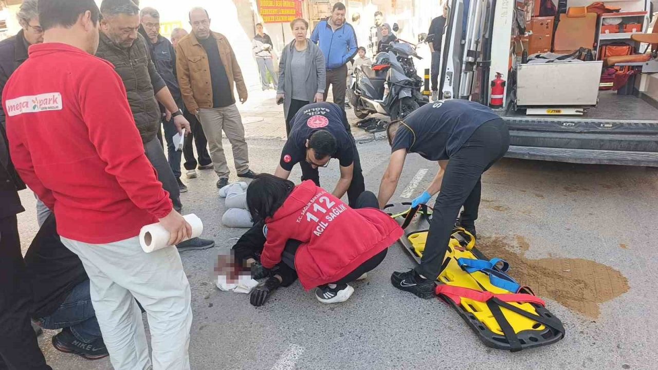 Başında olması gereken kask motosiklette olunca ölümden döndü