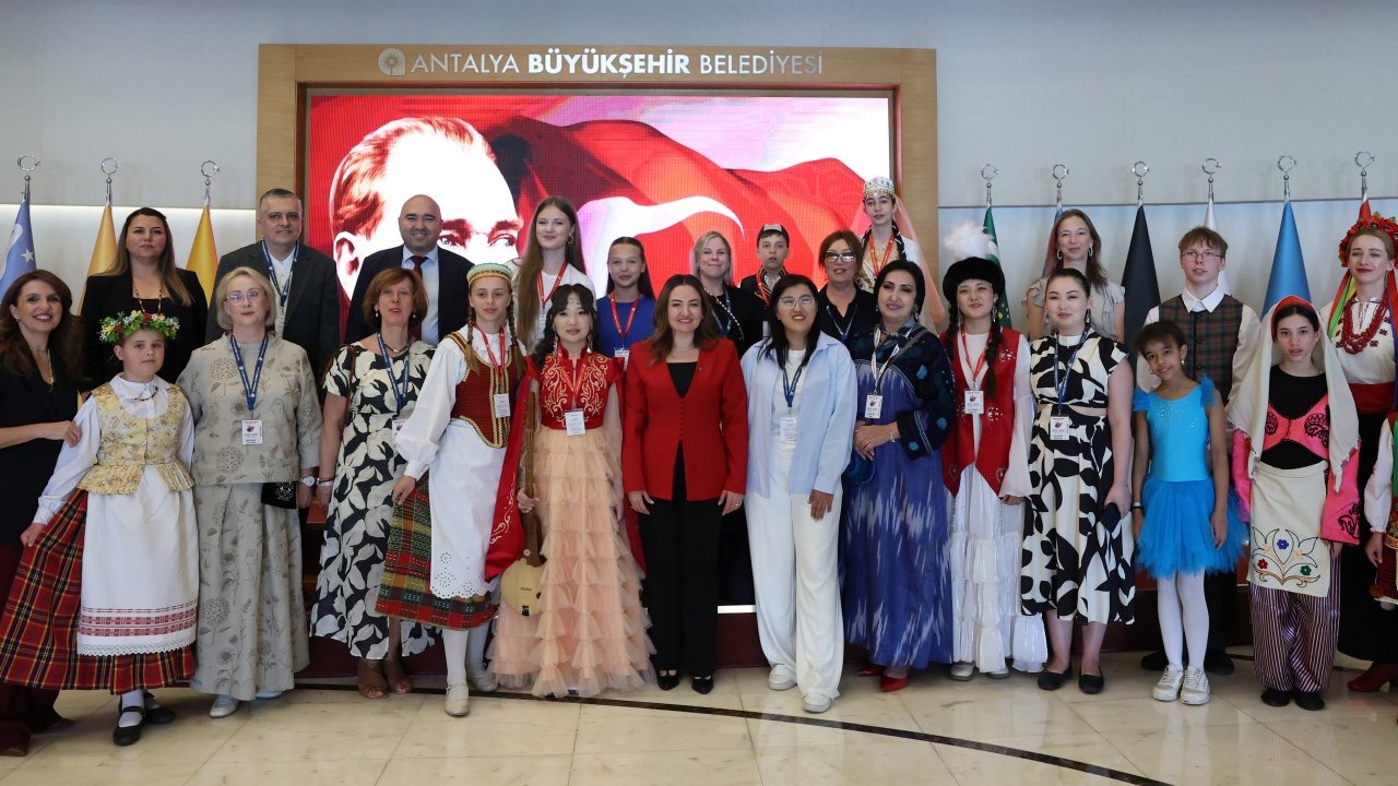 Başkan Vekili Özdemir, dünya çocuklarını ağırladı