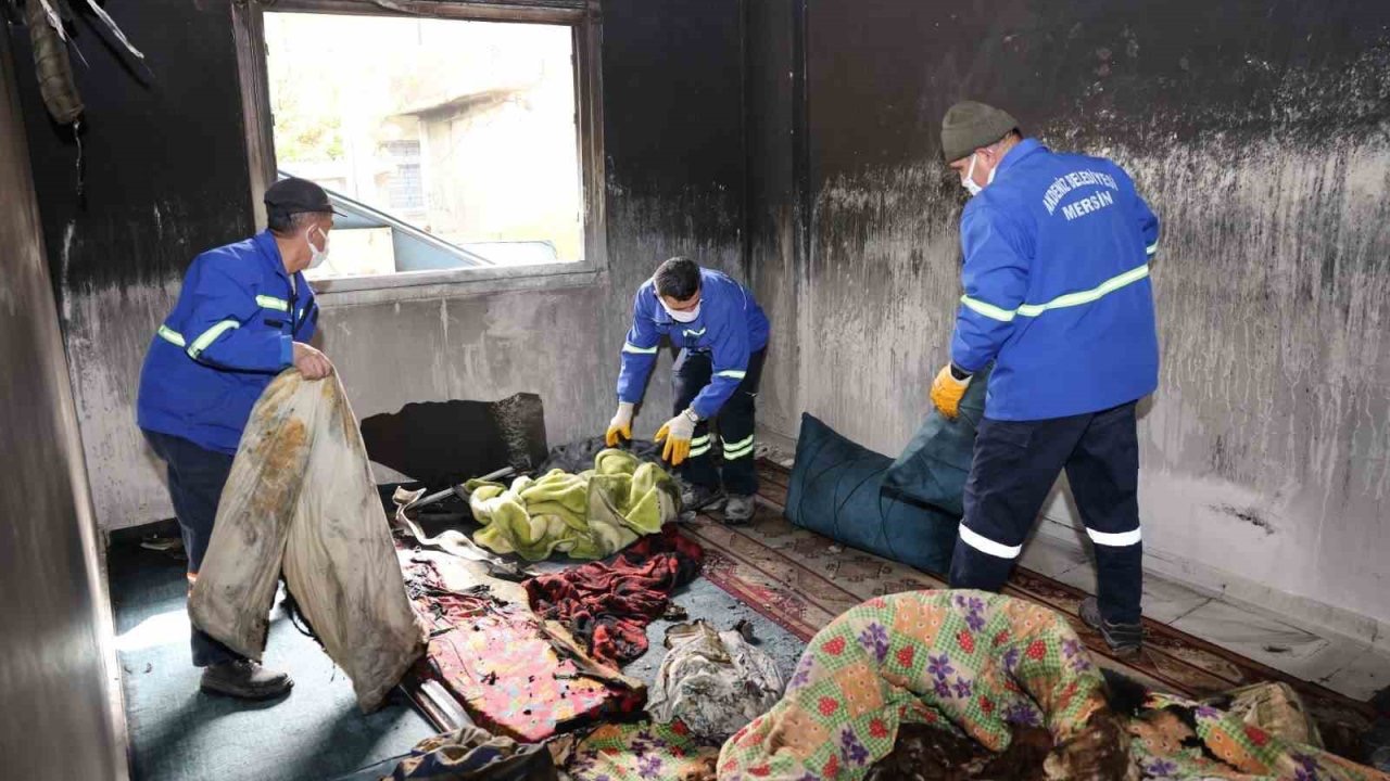 Belediye ekipleri yangının izlerini sildi, değerli eşyaları teslim etti
