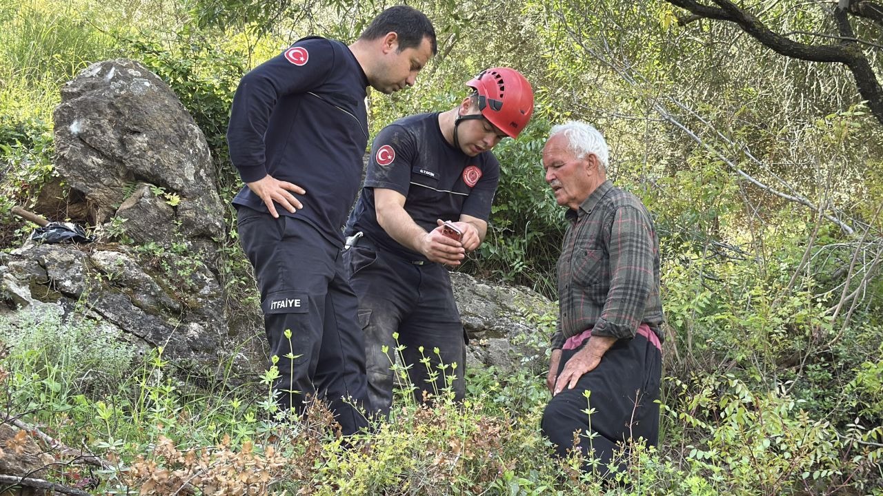 Düştüğü mağarada sıkışan düve kurtarılamadı