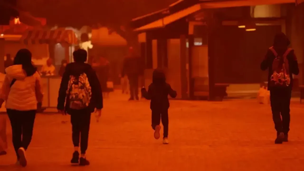 Gökyüzü kırmızıya büründü!