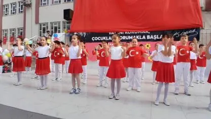 Hanım Ömer Çağıran İlkokulu öğrencilerinden unutulmaz 23 Nisan gösterisi!