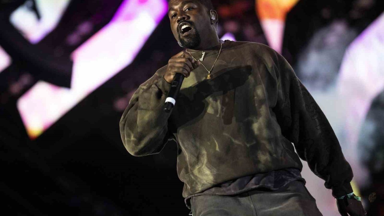 Kanye West’ten dünya rekoru: 150 milyonluk sahnede 100 bin kişiye konser verecek
