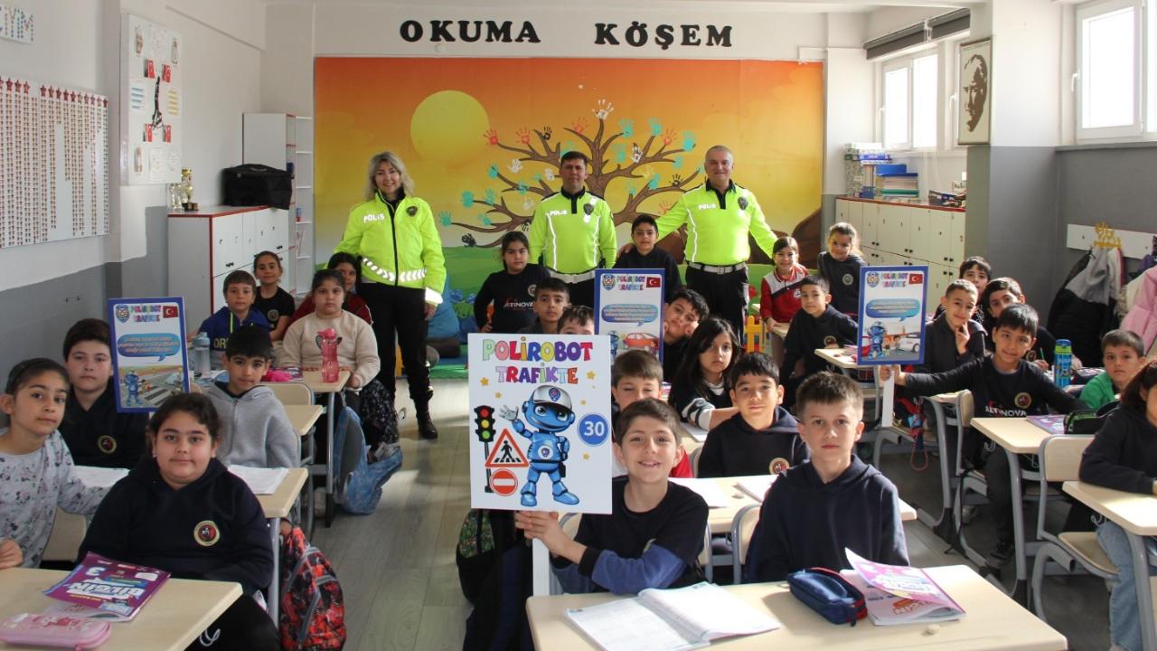 Kepez'deki okullarda "Polirobot Trafikte Projesi" kapsamında bilgilendirme yapıldı