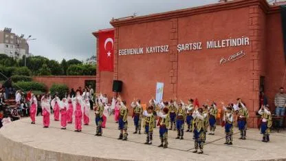 Konyaaltı'da 23 Nisan Ulusal Egemenlik ve Çocuk Bayramı kutlandı