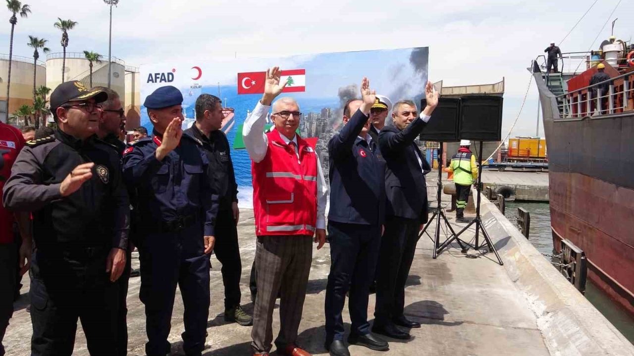 Mersin Limanı’ndan Lübnan’a 730 tonluk insani yardım yola çıktı