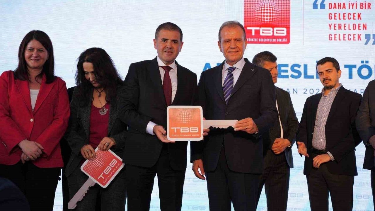 Mezitli Belediyesine ekskavatör desteği