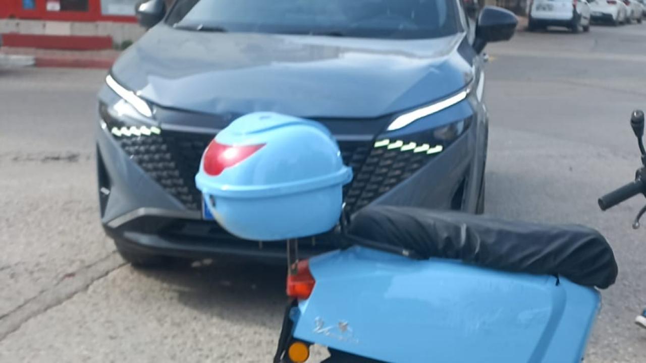 Muratpaşa’da trafik kazası: Otomobil ile motosiklet çarpıştı!