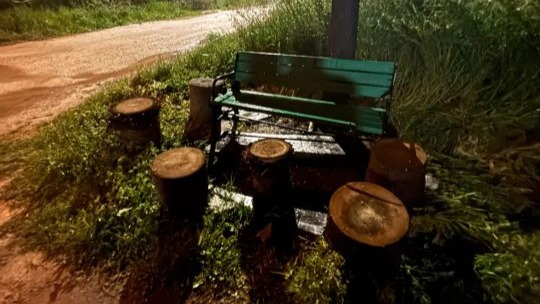 Parktan çalınan bank bulunup, yerine monte edildi