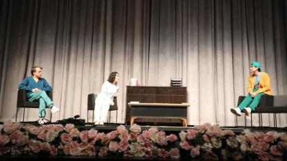 SDÜ'de "Çevrimiçi" tiyatro oyunuyla bağımlılığa dikkat çekildi