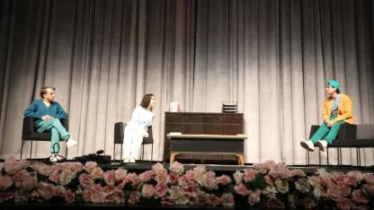 SDÜ'de "Çevrimiçi" tiyatro oyunuyla bağımlılığa dikkat çekildi