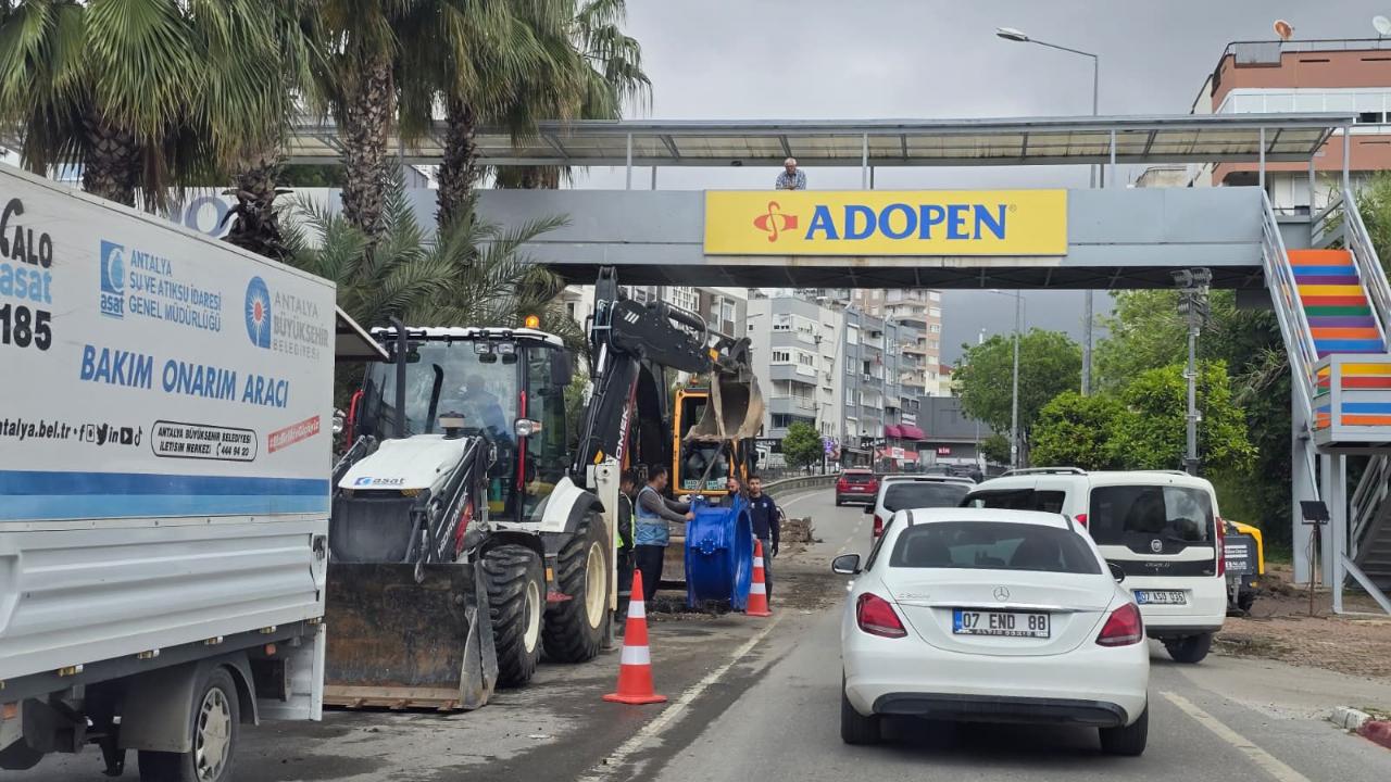 Sürücüler dikkat: Trafik tek şeride düştü!