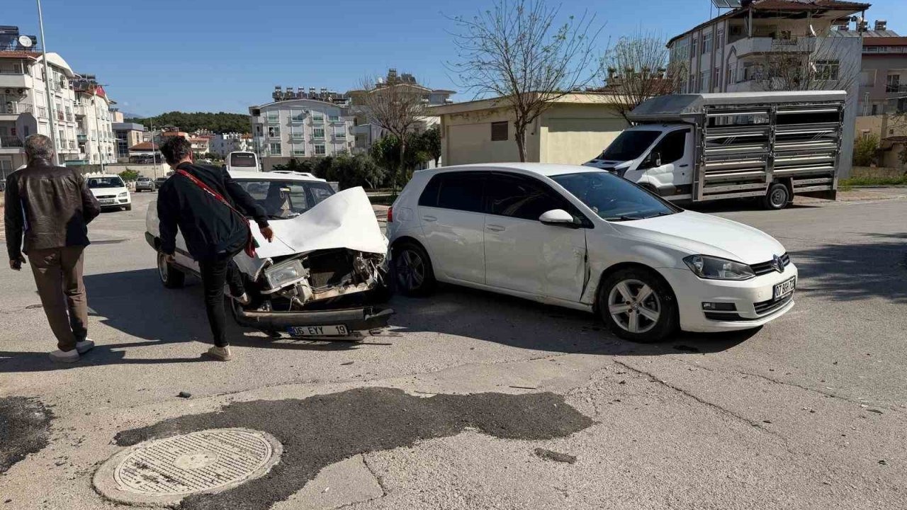 Trafik kazası ucuz atlatıldı, ehliyetini yenilemeyen sürücüye ceza yağdı