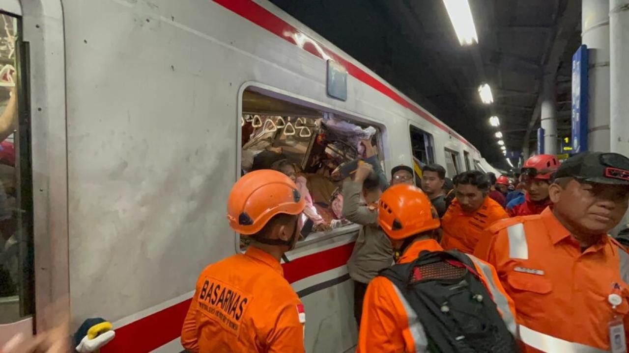 Tren kazasında can kaybı 14'e yükseldi!