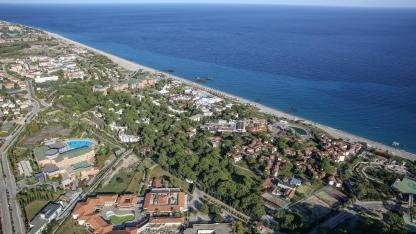 Turizm devleri Antalya’da buluşuyor! AKTOB’un kritik toplantısında 2026 sezonu masaya yatırılacak