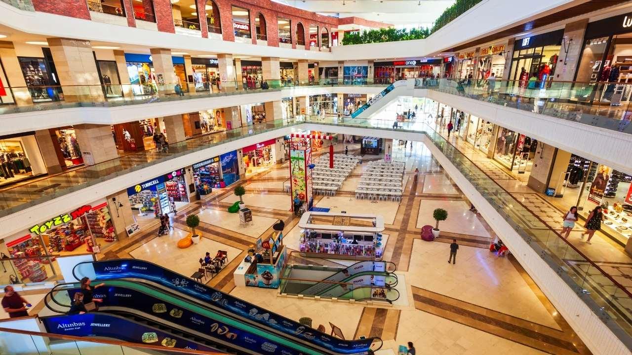 Ünlü AVM'den dikkat çeken karar! Yaş sınırı getirildi