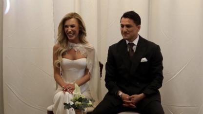 Ünlü futbolcu nişanlandı!