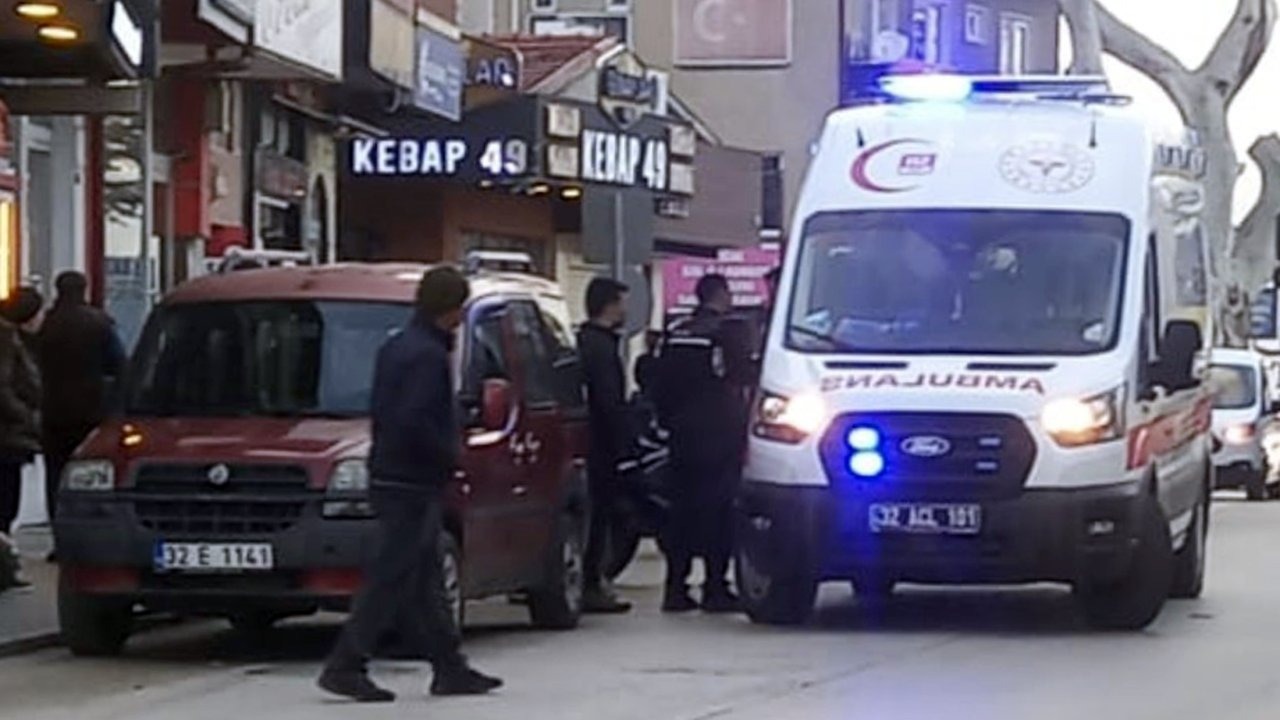 Yaya geçidinde motosiklet çarptı: 1 yaralı