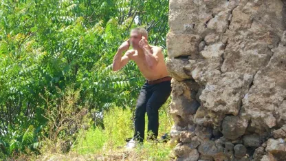 Önce anıta çıktı sonra tarihi surlara