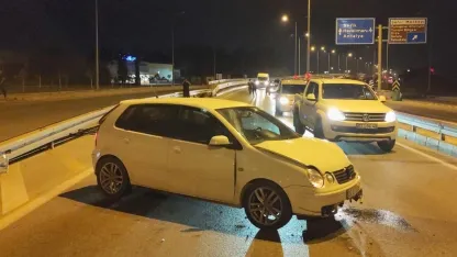 Otomobil bariyere çarptı: 2 yaralı