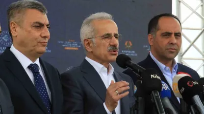 Bakan Uraloğlu duyurdu:"Çeşmeli-Kızkalesi Otoyolunda ilk kısım temmuz ayında açılacak"