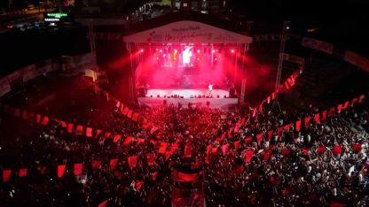 Kumluca’da festival coşkusu Poizi konseriyle devam etti