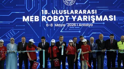 Robotlar, Antalya'da yarışıyor; 11 bin 200 katılımcı, 3 bin 600 robot sahnede