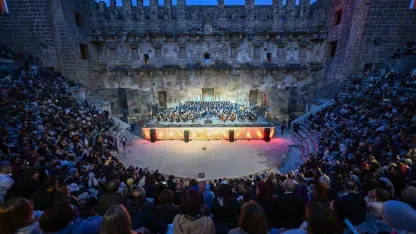 Kadim ezgiler Aspendos’ta yankılandı