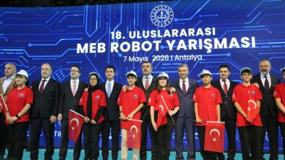 Bakan Tekin, Antalya'da gençlerle buluştu