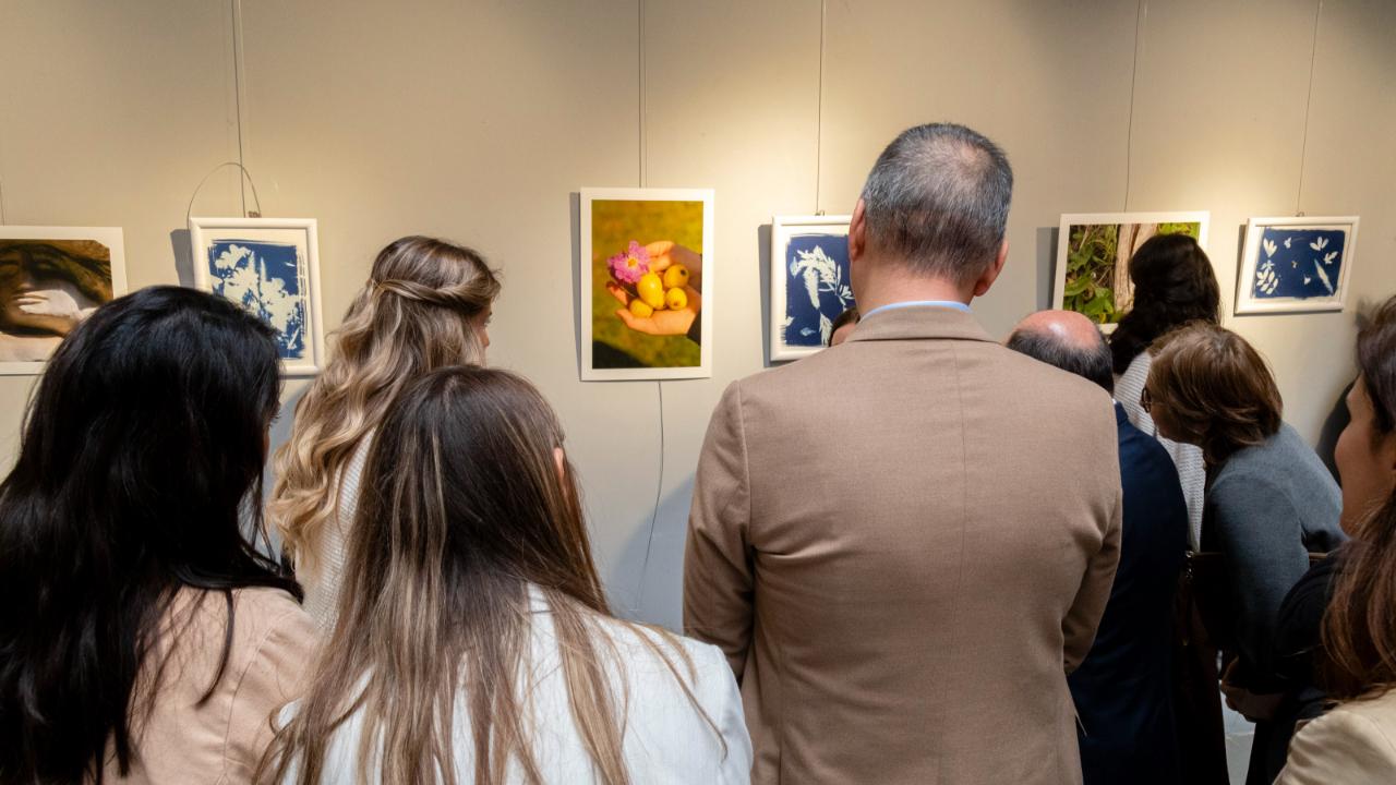 Antalya'da devlet korumasındaki çocuklar fotoğraflarını sergiledi