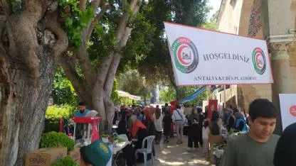 Antalya’da Filistin hayır çarşısına yoğun ilgi