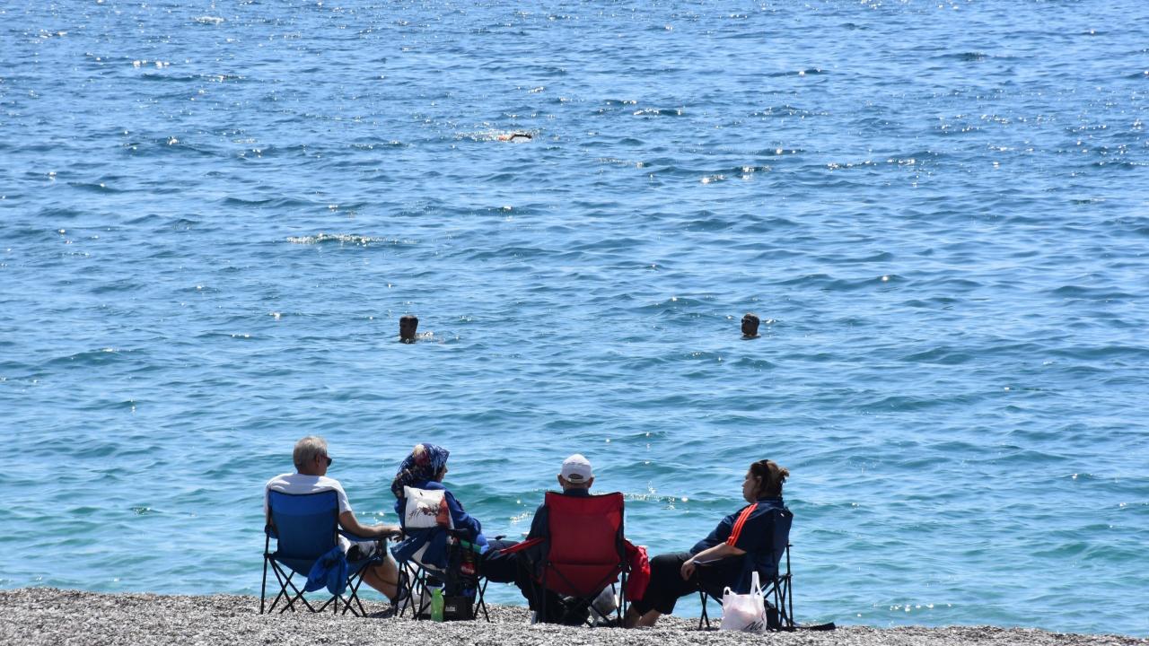 Antalya'da sıcak hava etkili oldu
