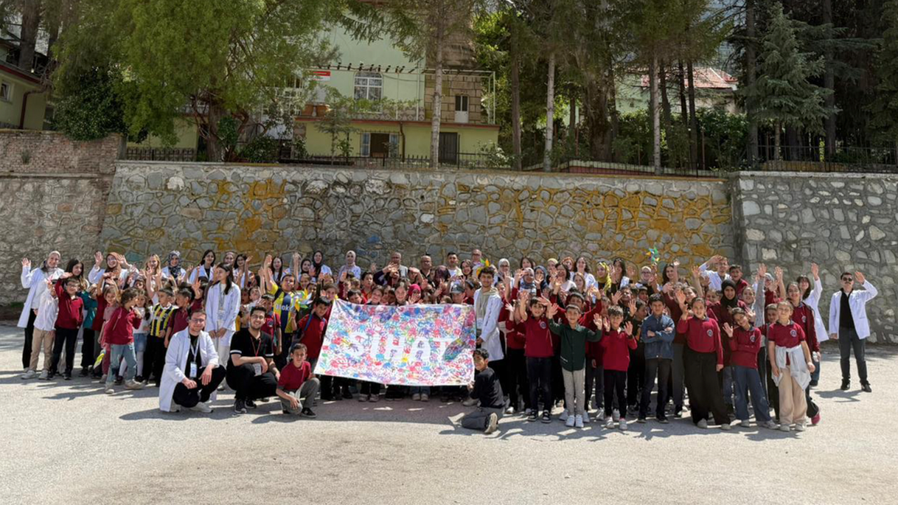 Isparta'da "Minik Kalplere Yolculuk" etkinliği düzenlendi
