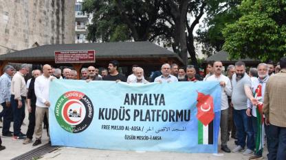 İsrail ordusunun Küresel Sumud Filosu'na saldırısı Antalya'da protesto edildi