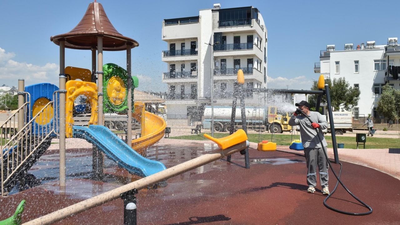 Kepez'de park ve oyun alanlarında hijyen seferberliği