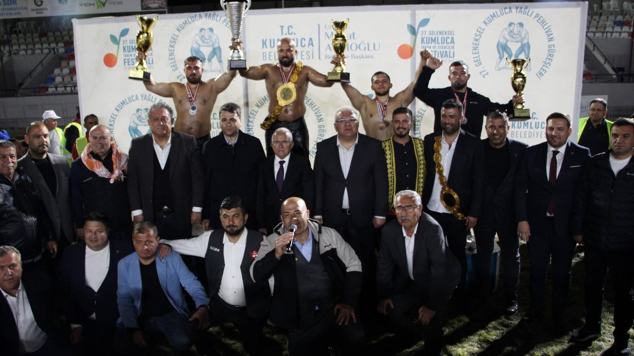 Kumluca'daki Yağlı Pehlivan Güreşleri'nde başpehlivan Orhan Okulu