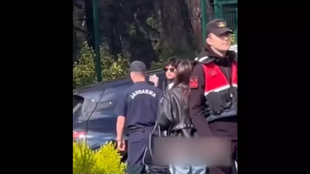 Birce Akalay, İl Jandarma Komutanlığında görüntülendi!